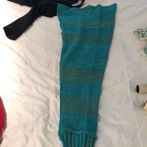 One Size mermaid tail blanket extremely cute